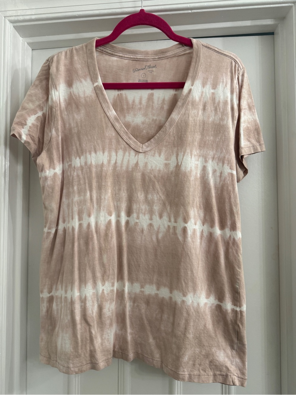 Universal Thread Blush Tie-Dye V-Neck Tee